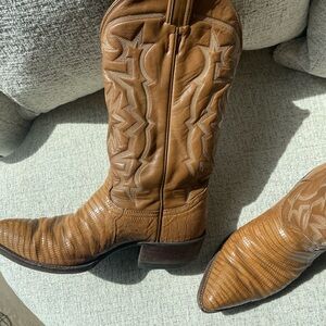 Tony Lama Lizard Skin Western Cowboy Boots! Beautiful artisan pointed toe boots!